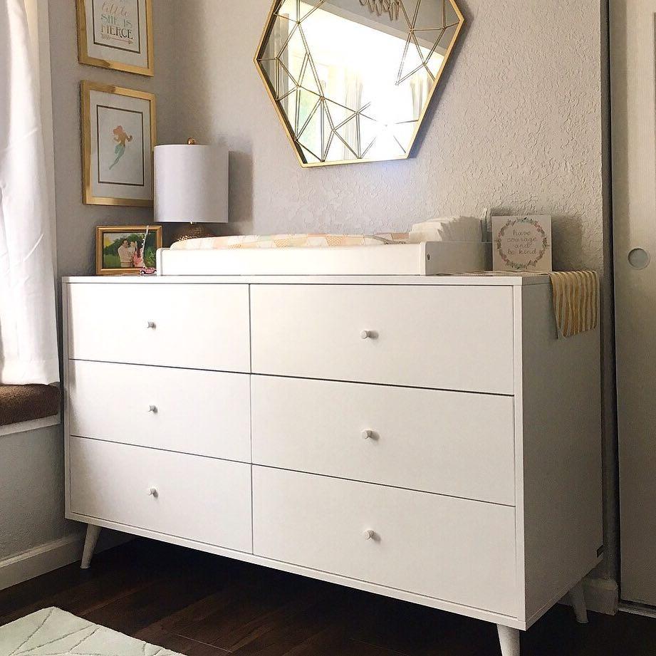 New York Massivholz-Doppelkommode – Mid-Century Modern Kommode mit 6 Schubladen – Handgefertigtes europäisches Designermöbelstück mit individueller Kunstapplikation